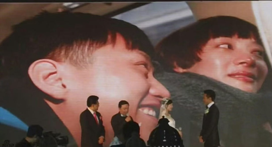 邓超说孙俪和他领完证哭了 孙俪哭的时候邓超在旁边是慌了还是笑了？好想知道当时的画