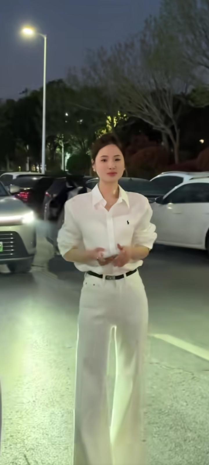 是明明很普通的日子
因为你在场
就忽然变得
值得被记住