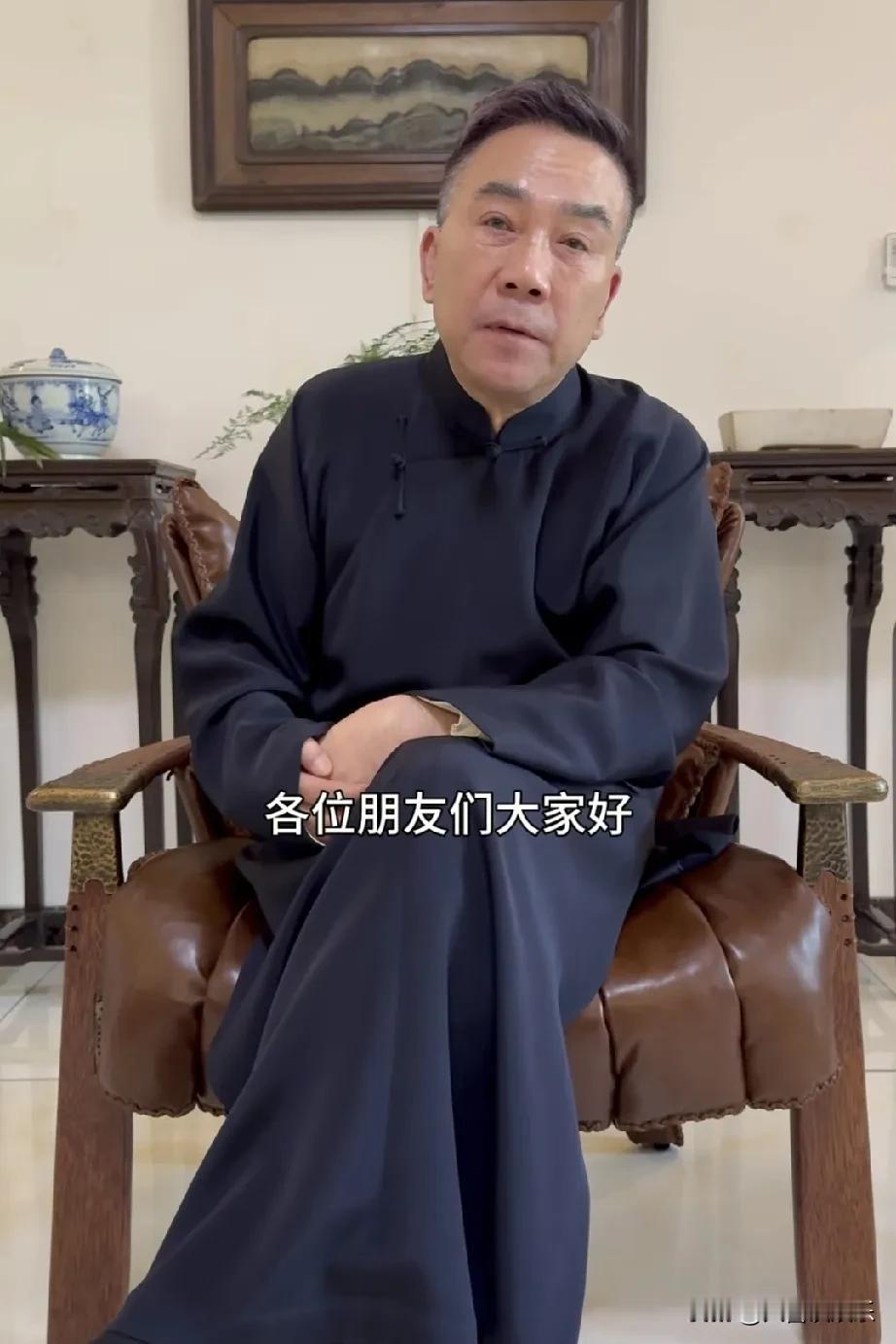 杨议直播公开父亲的死因，不是热的，也不是累的，而是突发疾病。

杨少华突然离世，