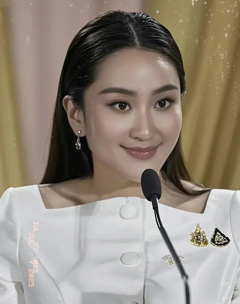 就在刚刚
泰国刚刚宣布了

7月26日，泰国在柬埔寨沿海部署8艘军舰。

7 月