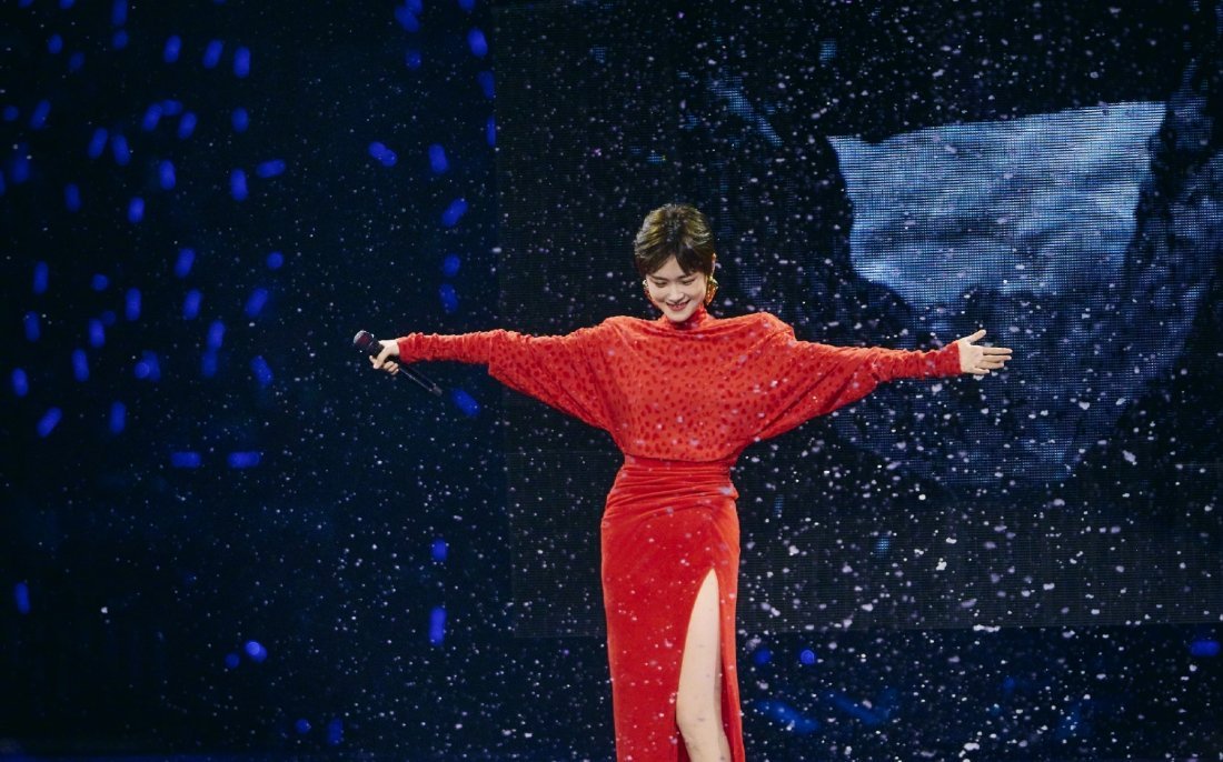 李宇春女神降临啊啊啊演唱会氛围简直太好啦！又帅又美～ 