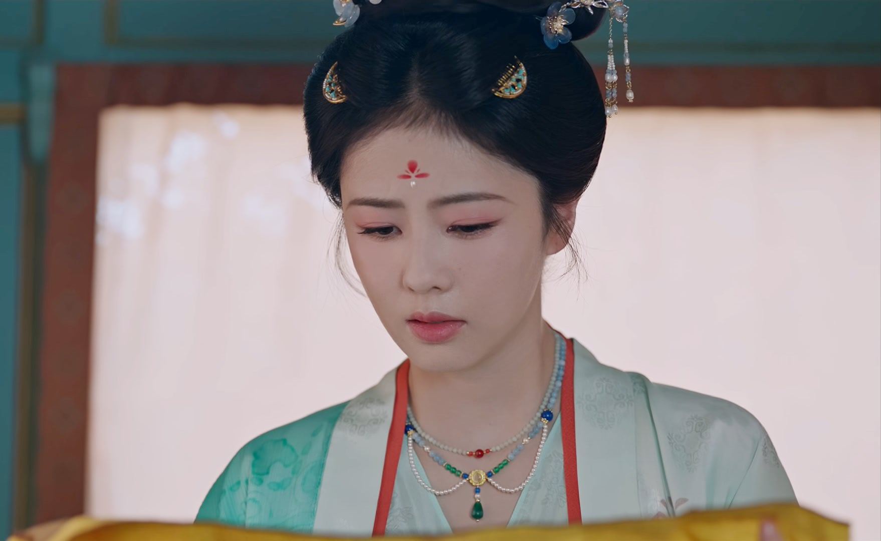 叶璃拿到太妃手上的诏书了，终于可以为定王府翻案了  白鹿莫离