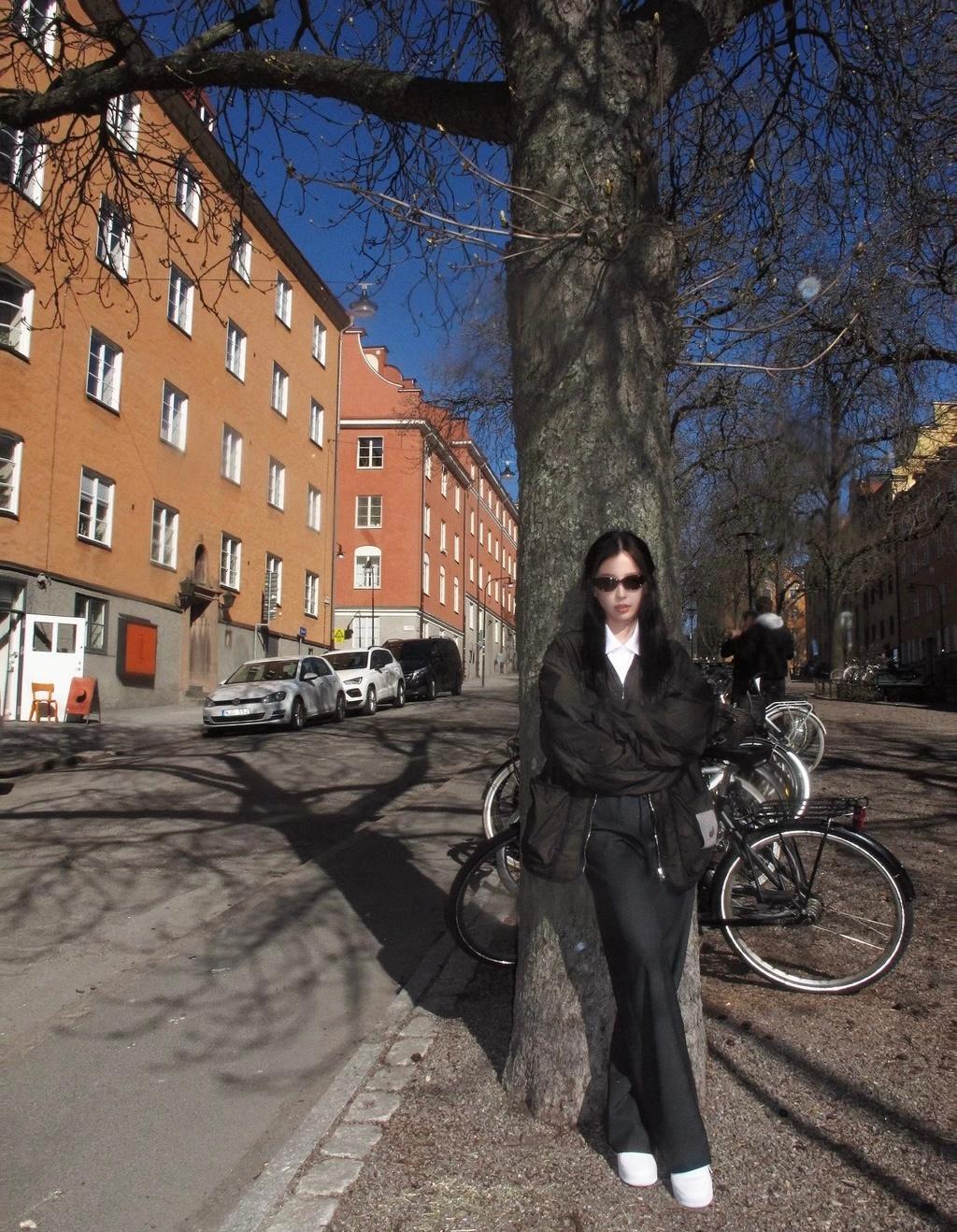 18宫格大营业久违了[拜托]

从美人到构图到配色到排版都好舒服 
好喜欢海外旅