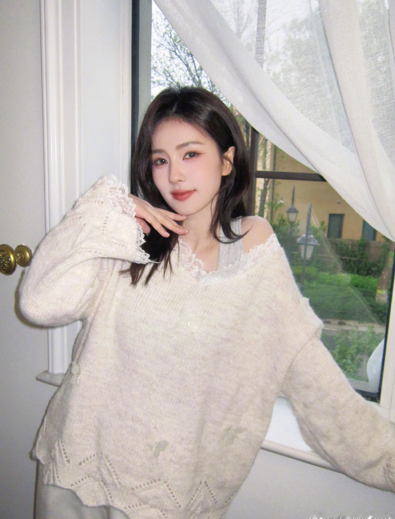 白鹿超话 💙白鹿 💙白鹿话还没说完就翻船了 一岁有一岁的风景一站有一站的味道