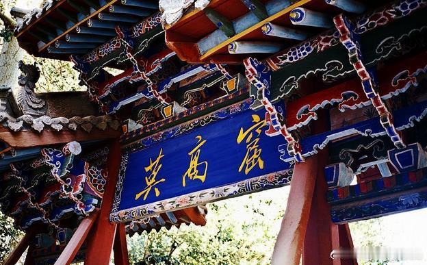 【莫高窟】莫高窟是全国重点文物保护单位，俗称千佛洞，被誉为20世纪最有价值的文化