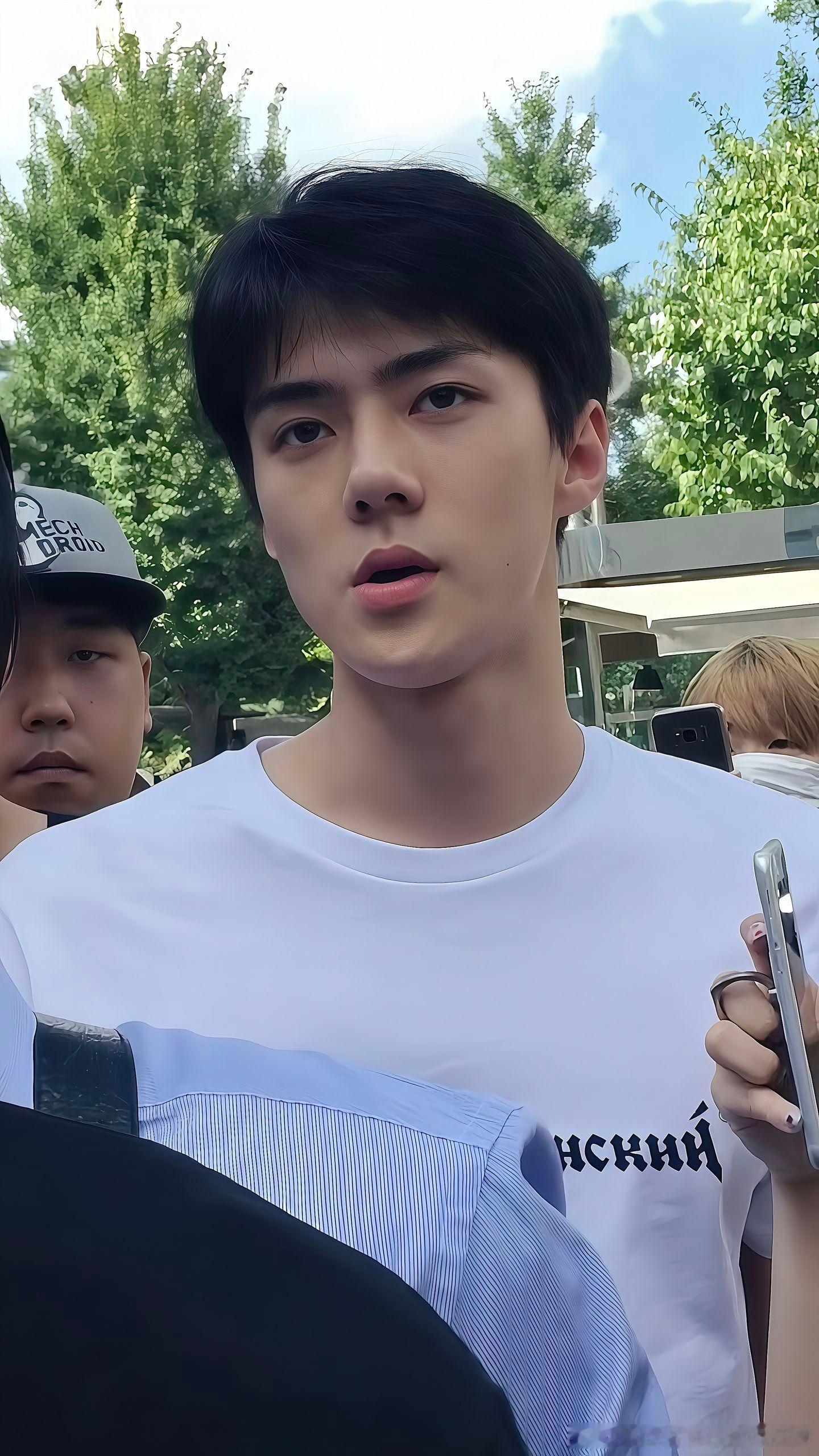sehun就是权威现实生活中看见冲击力不知道多强EXO｜吴世勋｜EXO[超话] 
