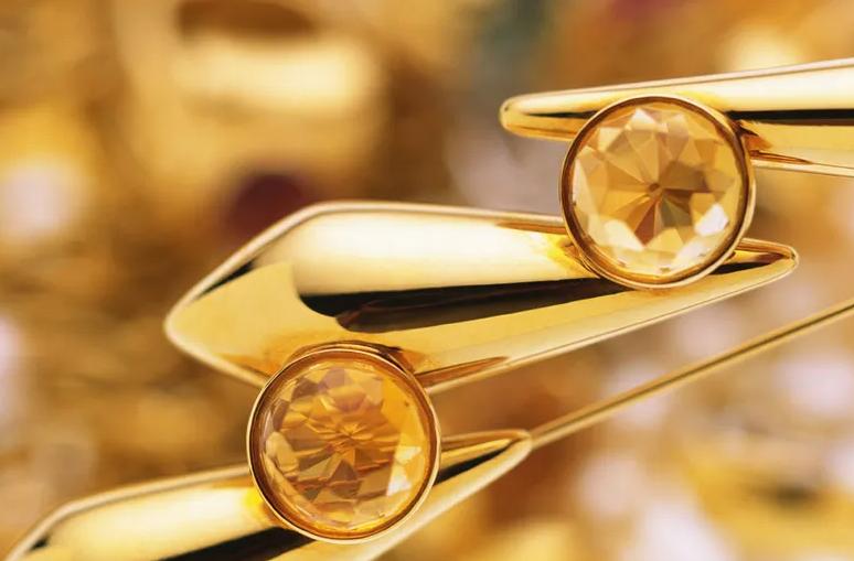 黄金价格有点“跳水”，网上开始有人喊“黄金要跌到500元一克了”。这说法靠谱吗？