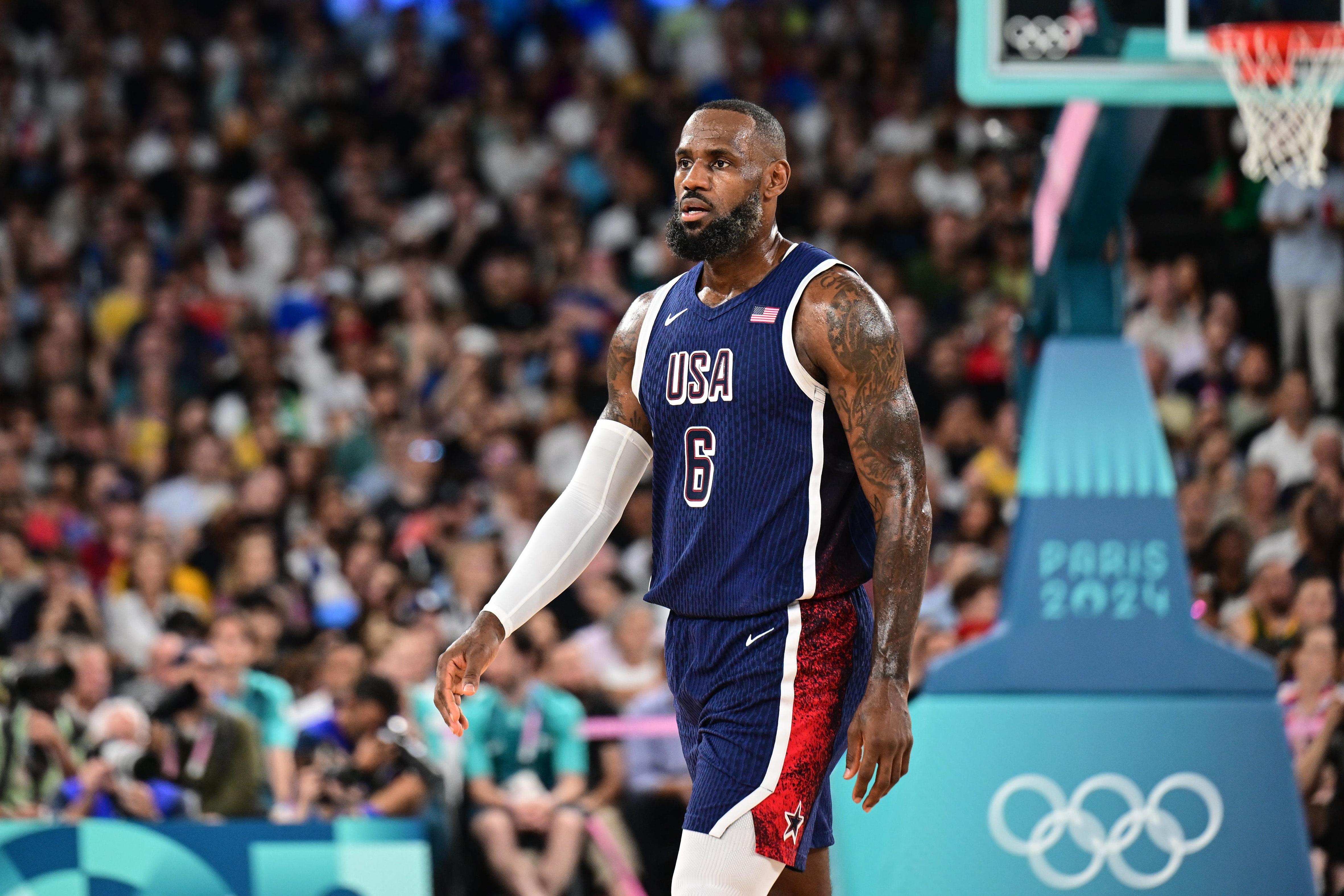詹姆斯76人控卫奥运模式准三双巴恩斯：詹姆斯该切换成奥运模式打控卫，场均17+7