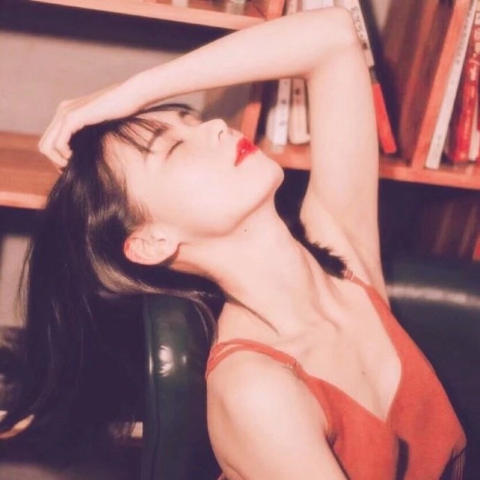 “   趁我还愿意和你闹别扭说委屈 你要多珍惜我   别等到我全是礼貌客套的时候
