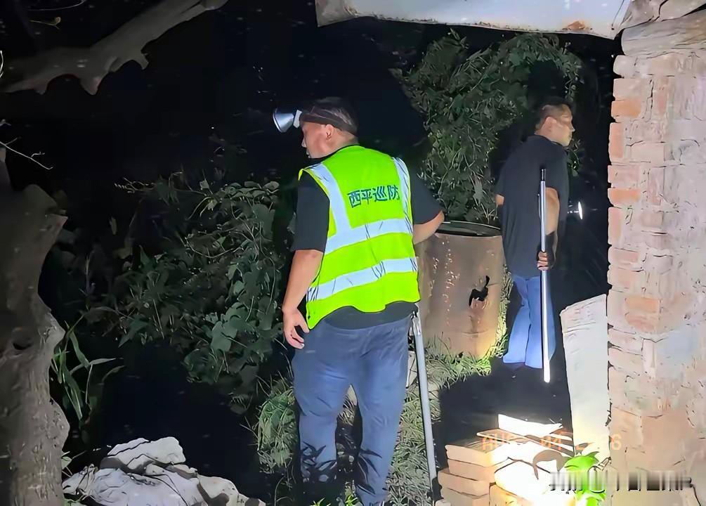 夏付刚  堪比特种兵
​中国最严密的基层组织  村委会和地方派出所目前都没有他的
