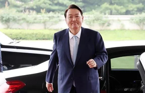 尹锡悦被判无期后，表示无法接受这一判决结果，同时，他也向国民致以深深的歉意。事已