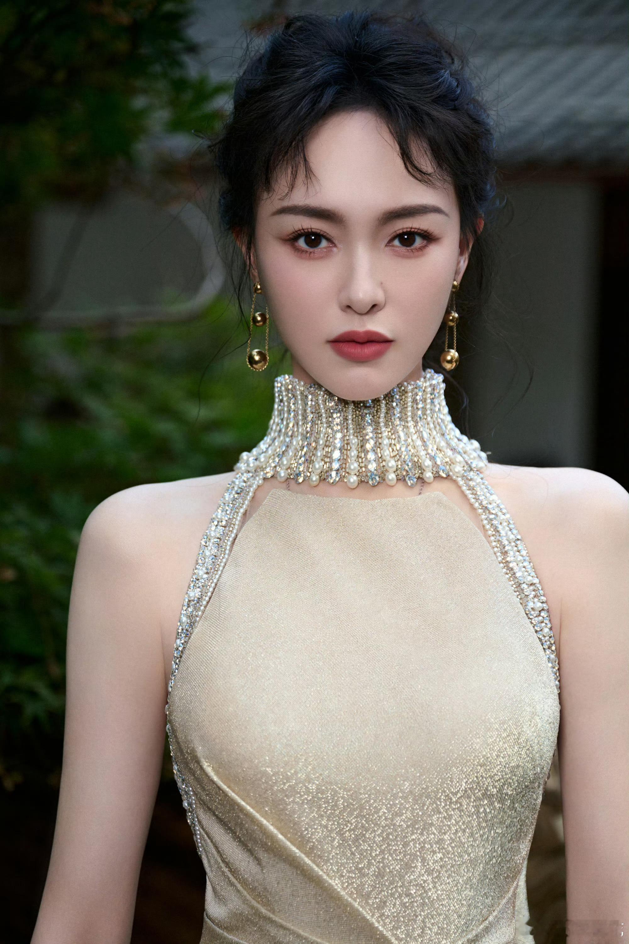 唐嫣   in   L'ORÉAL PARIS美糖今日新造型   ～  身穿 T