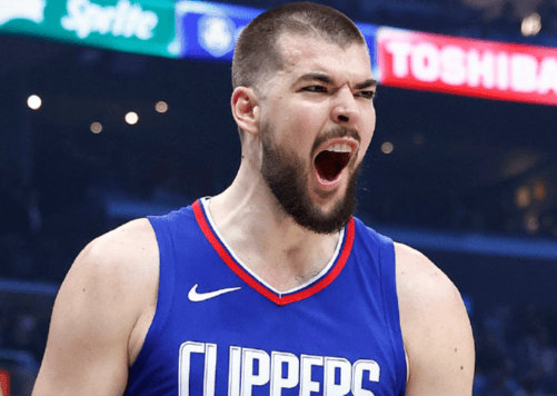 据著名记者Shams报道，快船中锋祖巴茨已经可以复出，预计将出战明日主场对阵凯尔