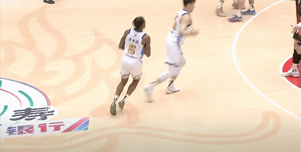 今天浙江广厦真的是成也布朗，败也布朗，上半场布朗的不断失误让山东男篮不断拉开比分