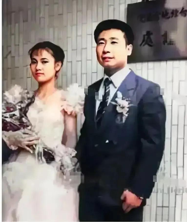 1983年，叛逃飞行员王学成在台新婚时的留影，他于当年11月14日驾驶歼-5战机