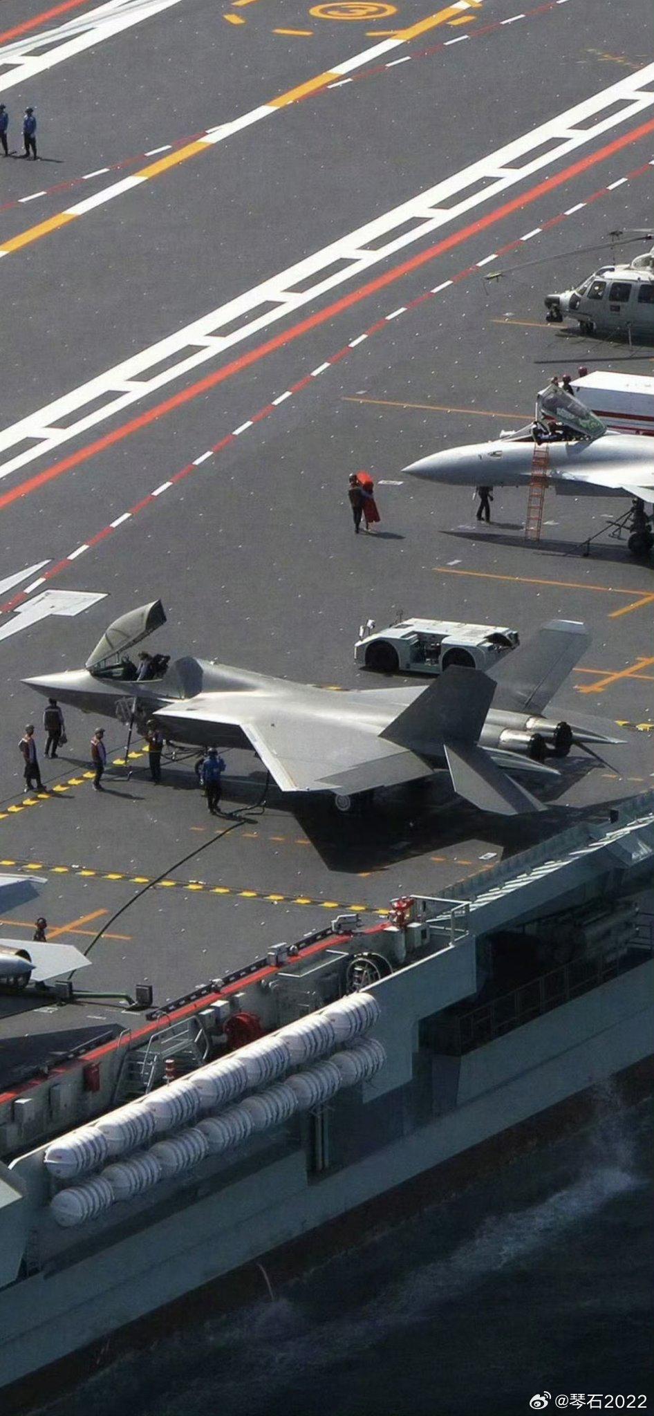 自带登机梯，和不自带登机梯的。