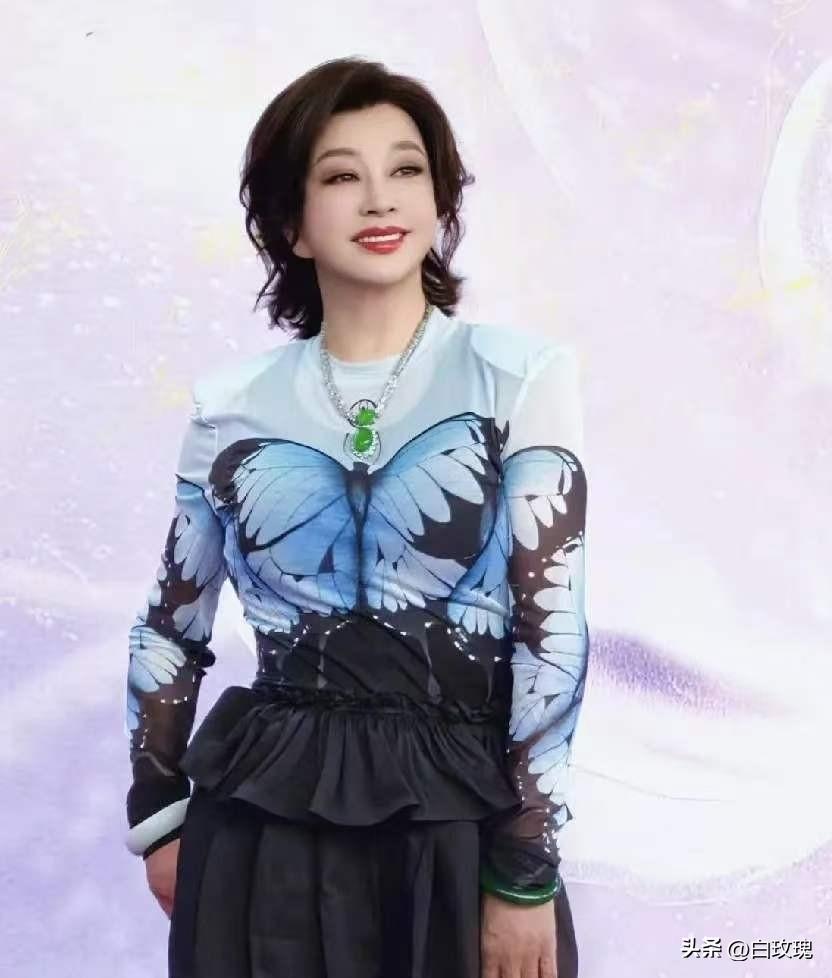 刘晓庆，骄傲发文
8月9日下午，刘晓庆骄傲发文，晒出一组美照，从字里行间能够看得