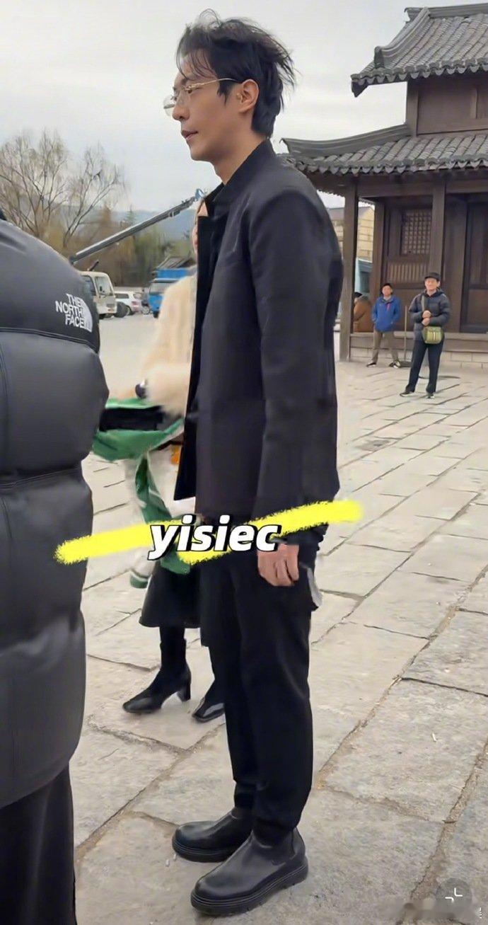 卜凡又去拍戏了 卜凡重回娱乐圈，竟然进组了...  卜凡重回娱乐圈