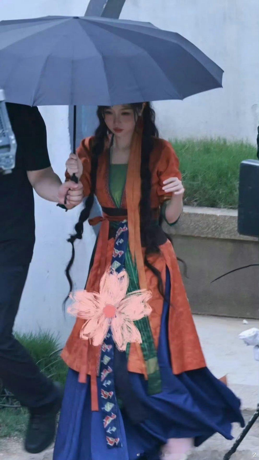 服装不难看啊，人难看而已大浓妆平板脸和没气色略僵硬男beta 