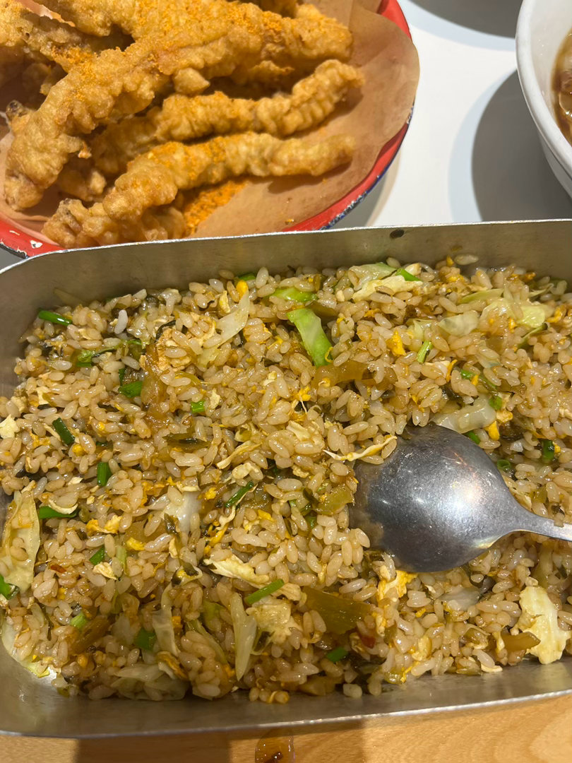 酸菜蛋炒饭，那么点酸菜