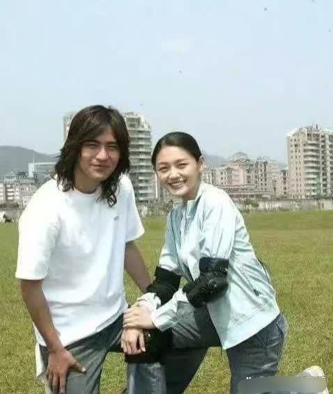 大S年轻时的纯真可人让人眼前一亮 ​​​