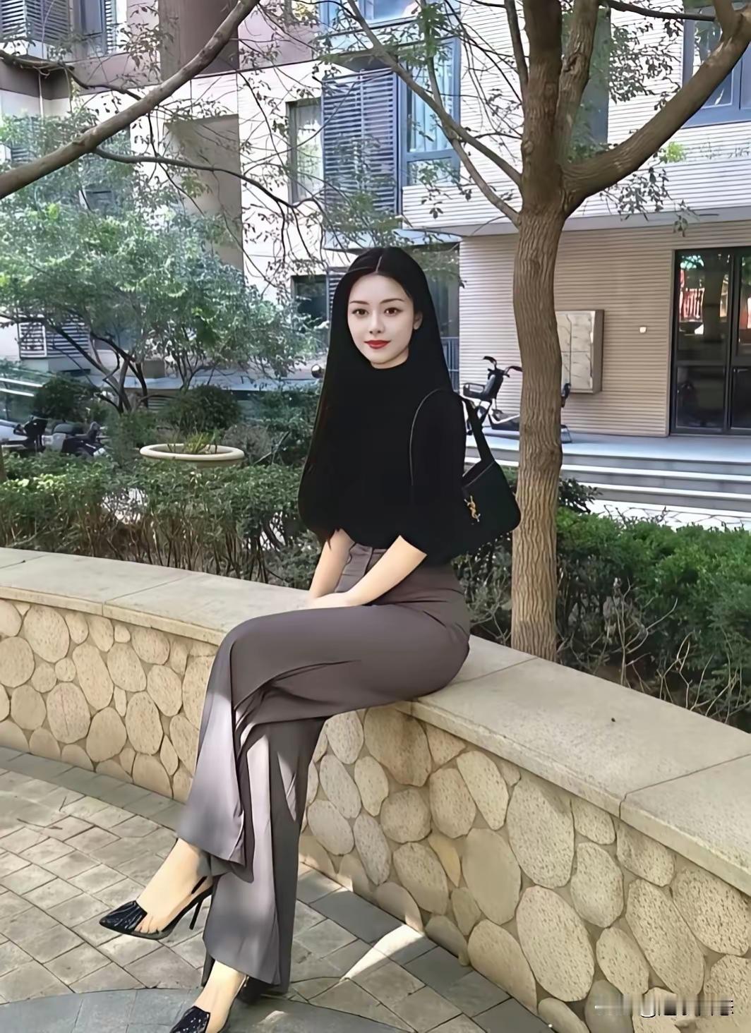 在这般不算青涩也未步入迟暮的年纪
撞见了发自本能的生理性心动，
这份好感又恰好契