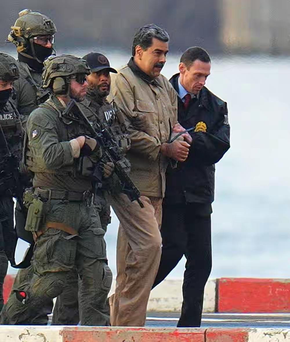 美国不敢对委内瑞拉来硬的，如果真的进攻委内瑞拉就掉进泥潭了，结果把总统两口给绑回