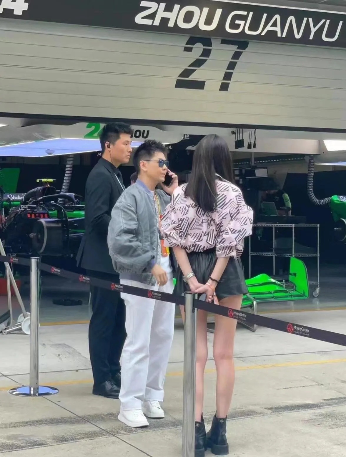 #林志颖林俊杰吴彦祖昆凌齐聚上海F1#4月21日，林俊杰、吴彦祖、林志颖齐聚F1