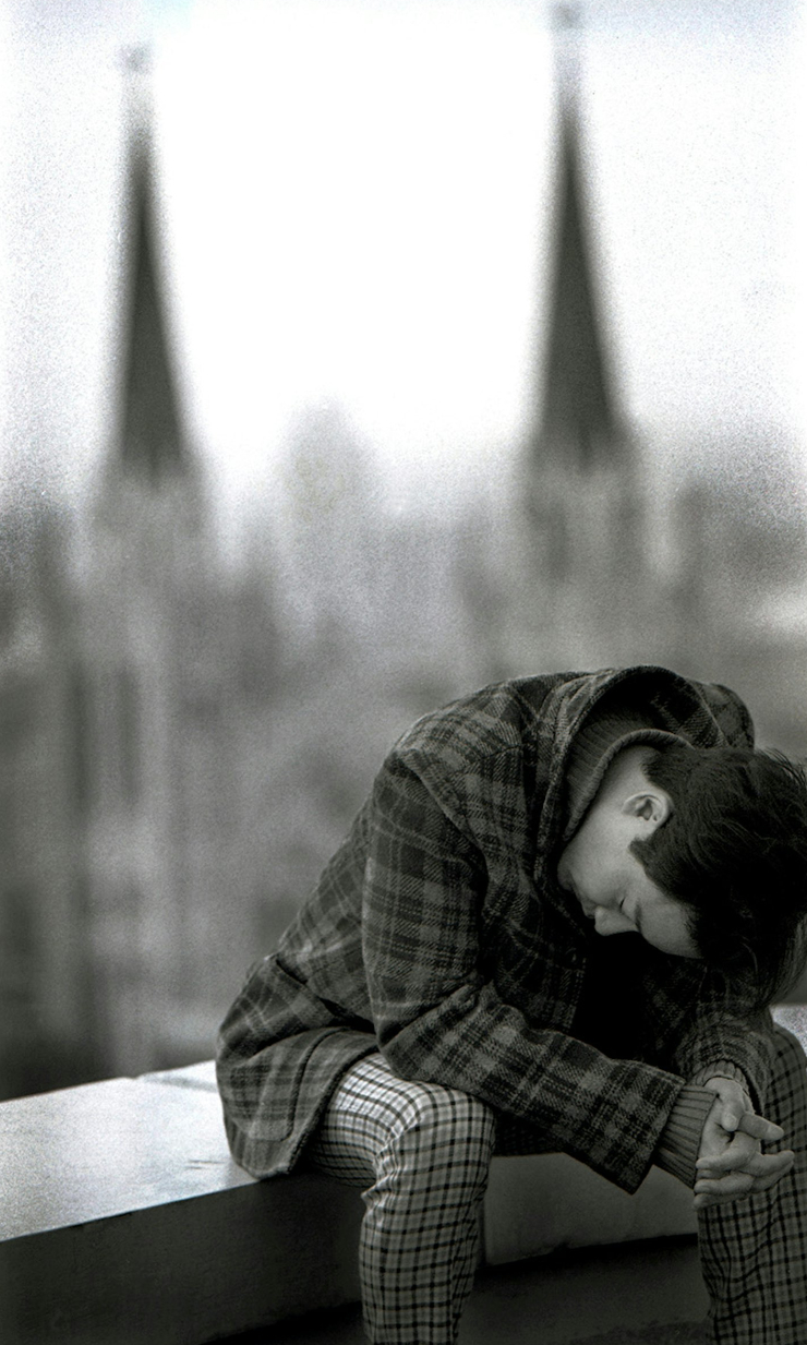 韩国摄影师Kim Hyung Sun公开了一批摄于1998年、从未曝光的张国荣照