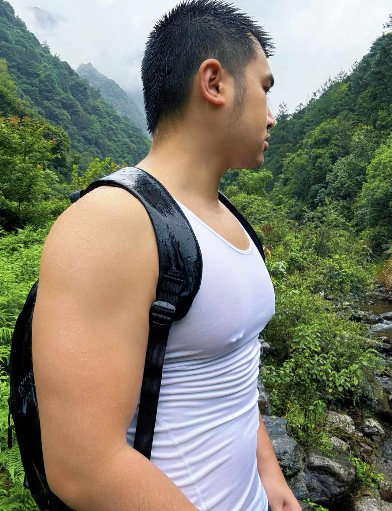 台风天山谷里的遗忘感
来户外不见外 户外徒步 进山里做自己