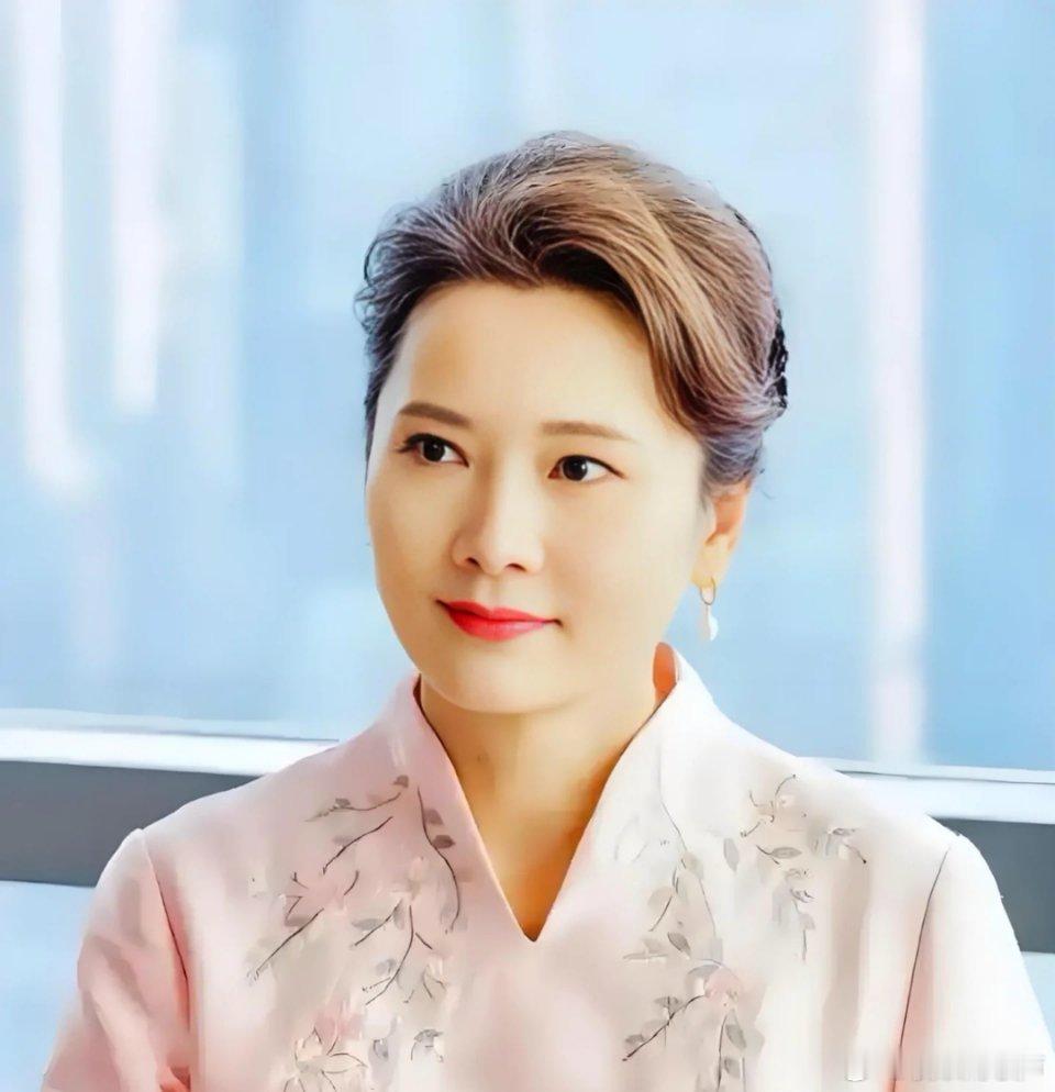 何赛飞 刘晓庆再能干也七八十岁了 这个出发点和角度还是很好的， 何赛飞一句“刘晓