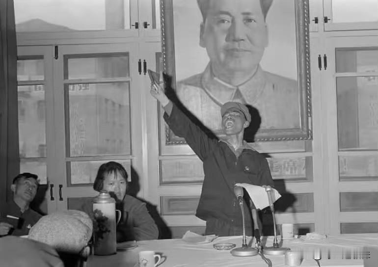 60年代，某厂矿企业开民主生活会