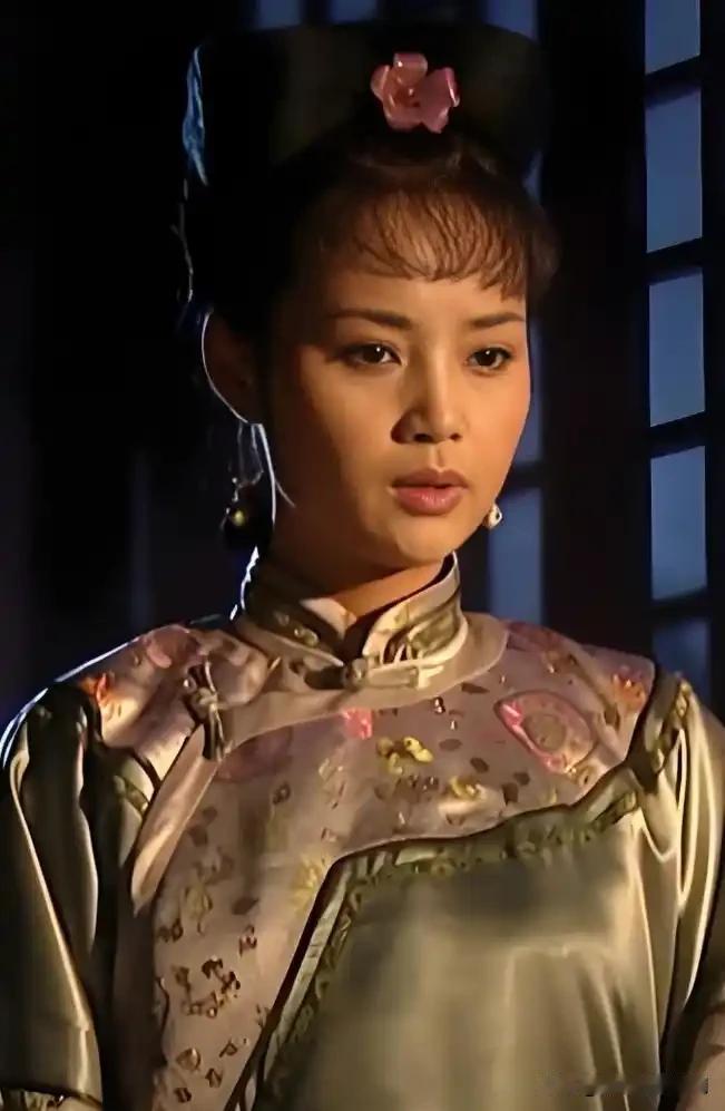 苏麻喇姑出生于1612年，死于1705年，是孝庄出嫁前的贴身侍女，她原名叫“索马