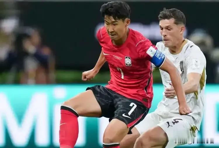 韩国若夺冠喊国足领奖：韩国球迷安的什么心？
 
韩国队2-1逆转捷克后，球迷圈炸