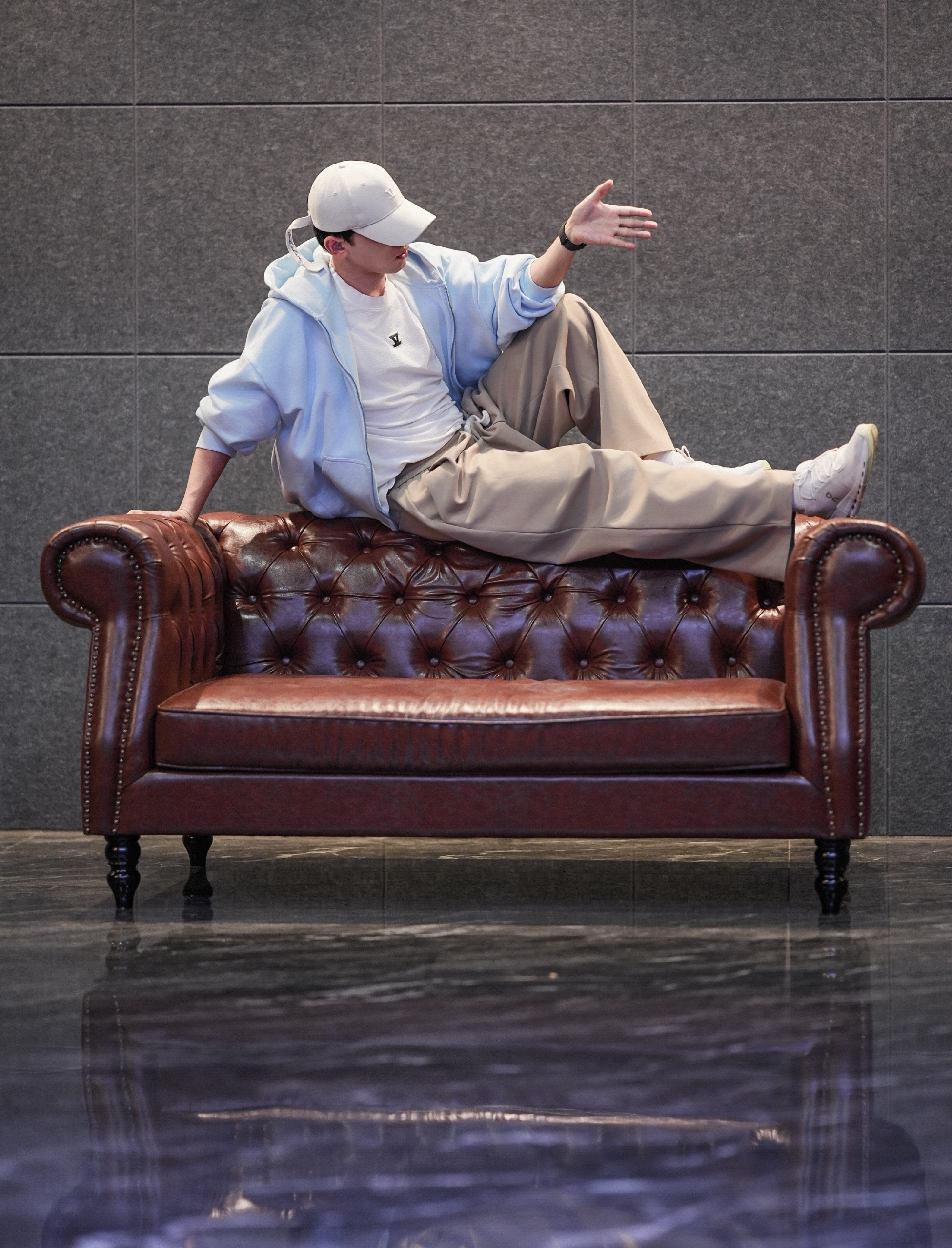 张杰跨年沙发舞 家人们，张杰跨年要带来沙发舞啦！从预告里就能感受到他的用心，过往