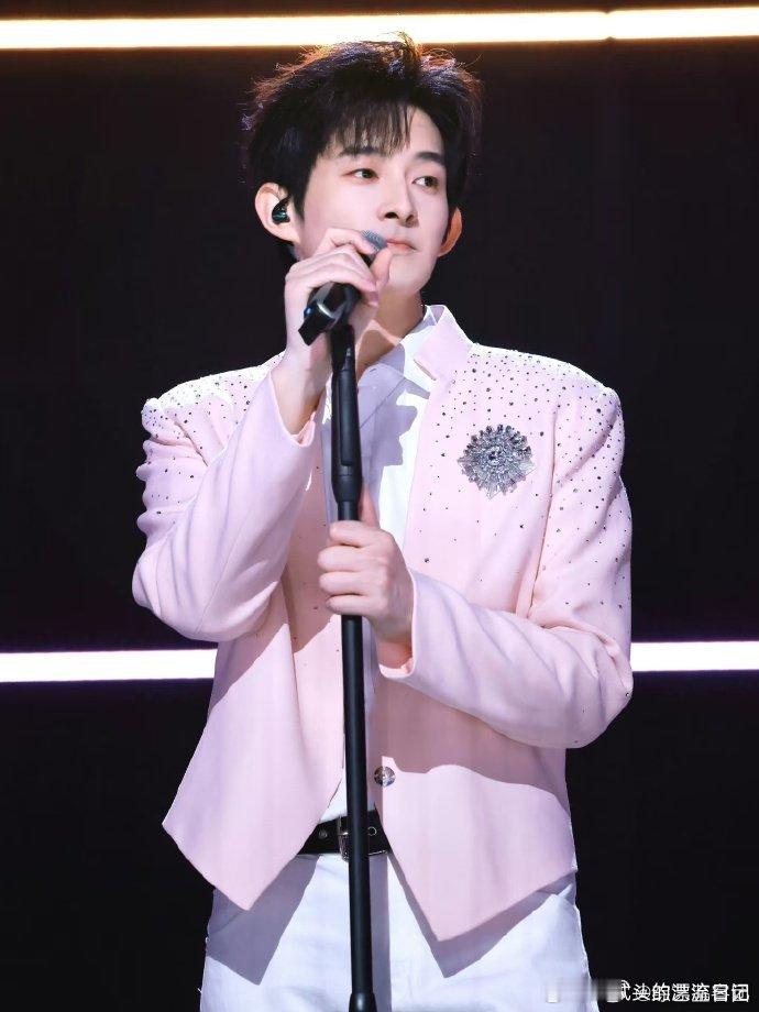 周杰伦都听不出牛仔很忙的程度声鸣远扬周杰伦这个版本真的太赞了，完全听不出原本的样