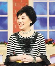 守护Summer的笑容

张小燕轻声拜托萧敬腾：“请别让Summer哭，她的笑容