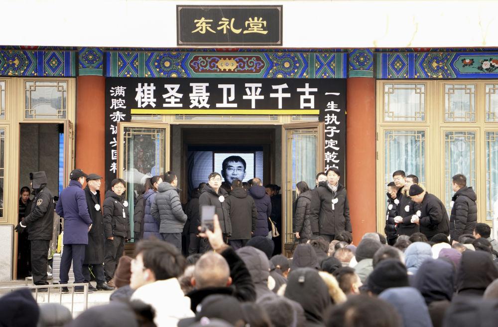 送别“棋圣”聂卫平

新华社客户端 2026-01-18 15:51:23

新