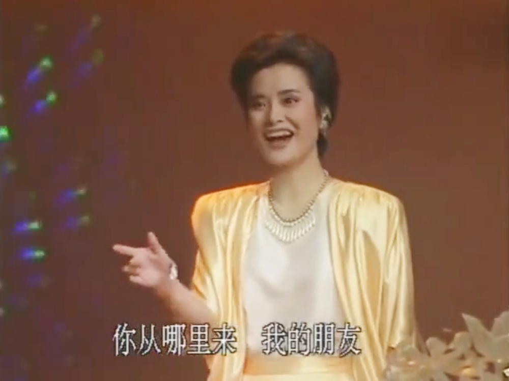 #历年春晚神级舞台# 话说那些年春晚的舞台设计真是越来越有创意了！每个节目都精心