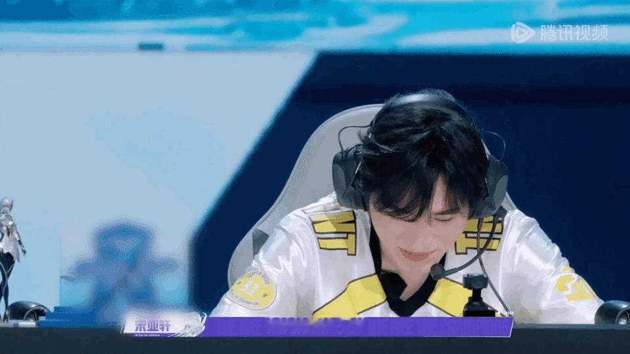 严浩翔是懂怎么致敬的战至巅峰 严浩翔这“致敬”笑不活了！久诚加入盛世天下，他建议
