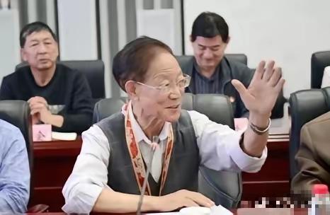 抠门教授捐出8208万，女儿一句话道尽家风传承，
 
“我老了，不需要那么多钱。
