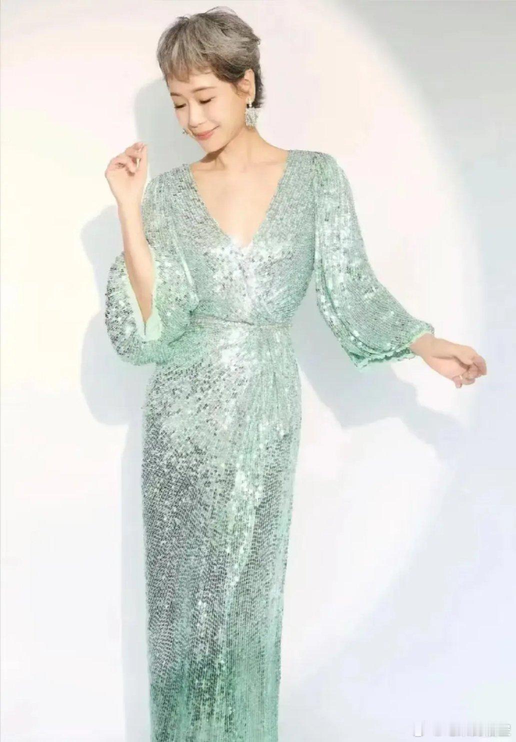 不懂就问，叶童身高172cm，真的只有70斤吗？ 她个子高，气质也好，虽说瘦，但