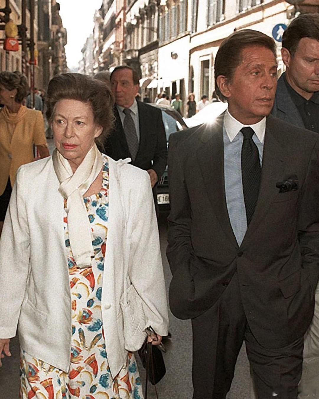 华伦天奴华伦天奴去世 瓦伦蒂诺·加拉瓦尼，华伦天奴创始人老爷子和王室成员们，荷兰