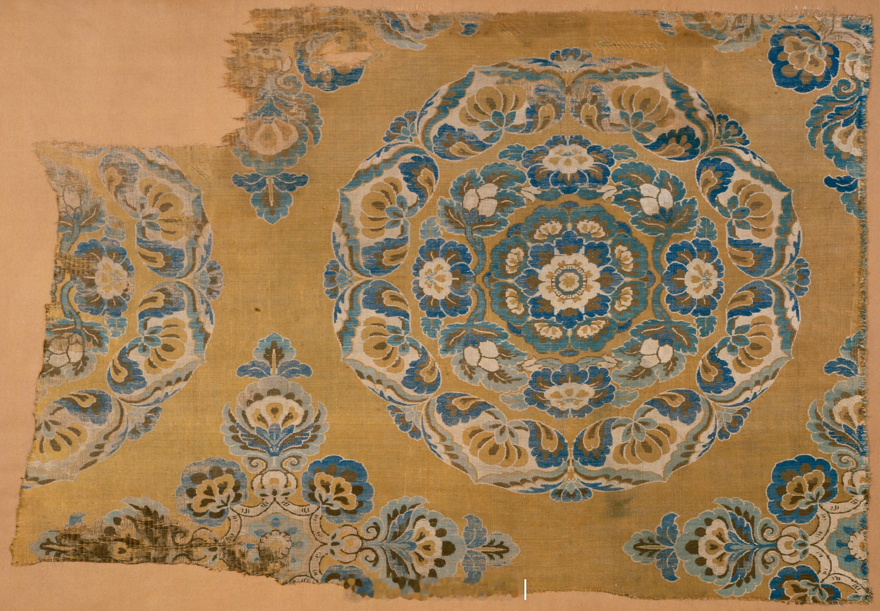 锦绣集 | 唐8-9世纪 织物残片尺寸：61.6 × 90.2 cm来源：美国 