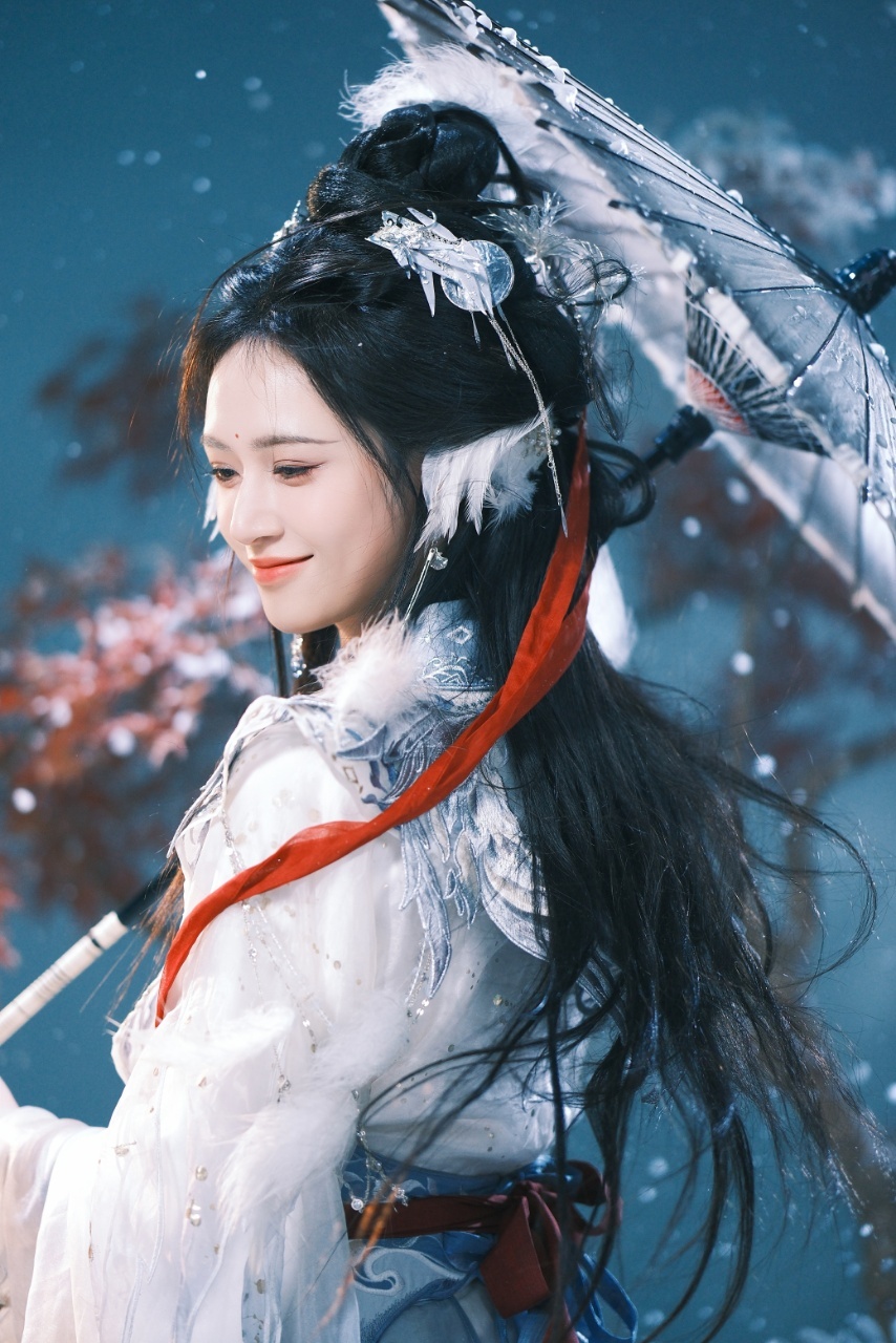 黄思瑞雪国仙子古风写真黄思瑞0118生日快乐 仙子下凡啦！今天是我们甜妹黄思瑞的