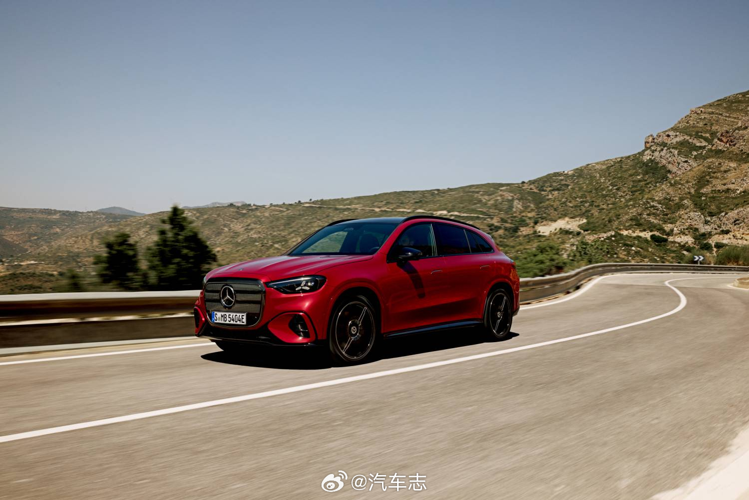 另一组官图，AMG套件的GLC 400 4MATIC~黑红撞色更好看[酷][酷]
