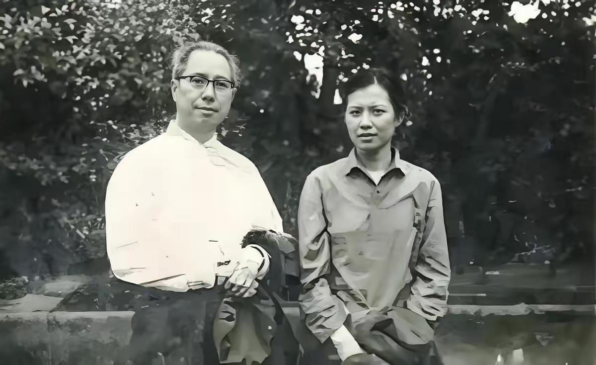 1954年，一个刚从朝鲜战场立了三等功的21岁姑娘，正满心欢喜地准备报考大学。但