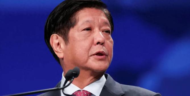 援助清单，一笔一笔划掉。南北铁路项目，停。达沃棉兰老基建包，停。农业技术援助，撤