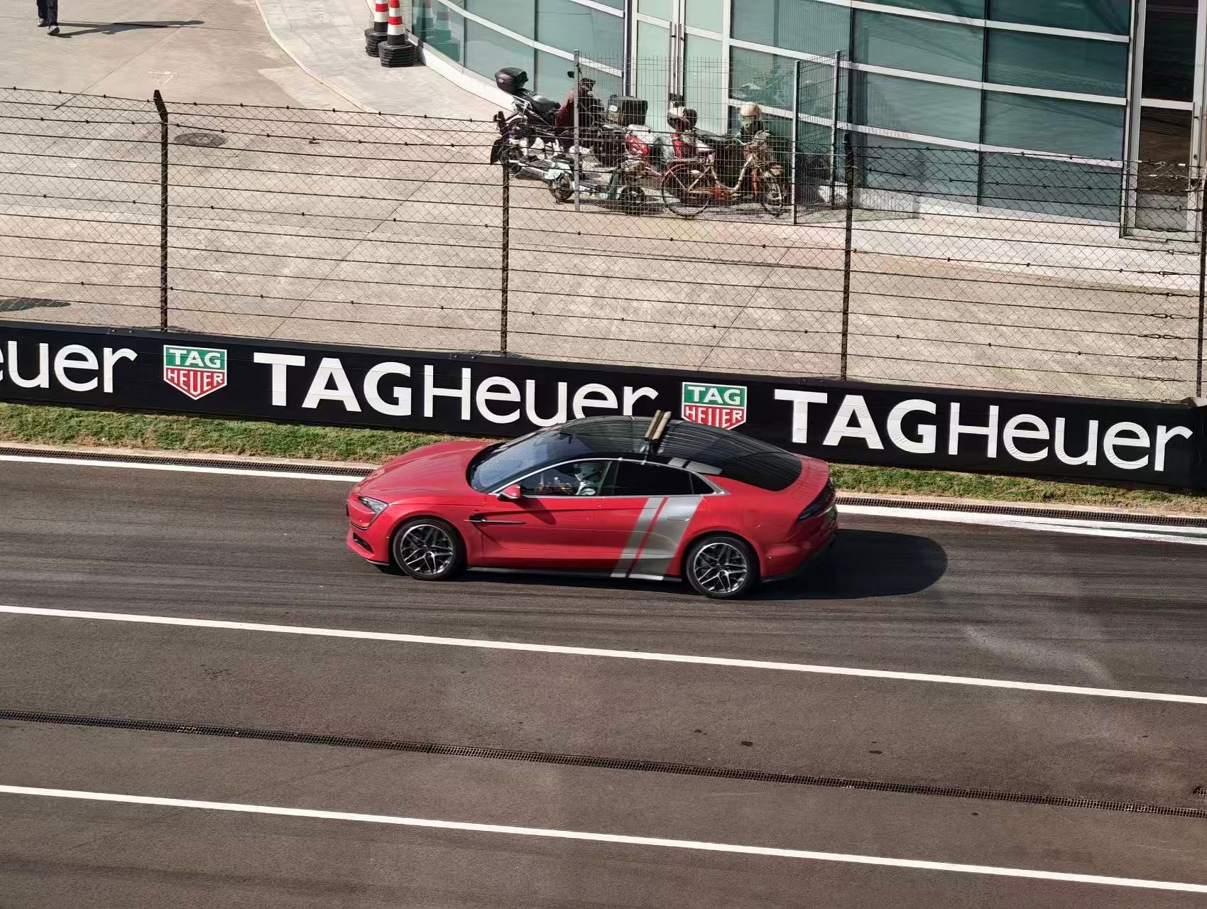 这是仰望U7吗？比亚迪也是亮相F1赛场了啊，或许今后真能正式参与F1？ 上海