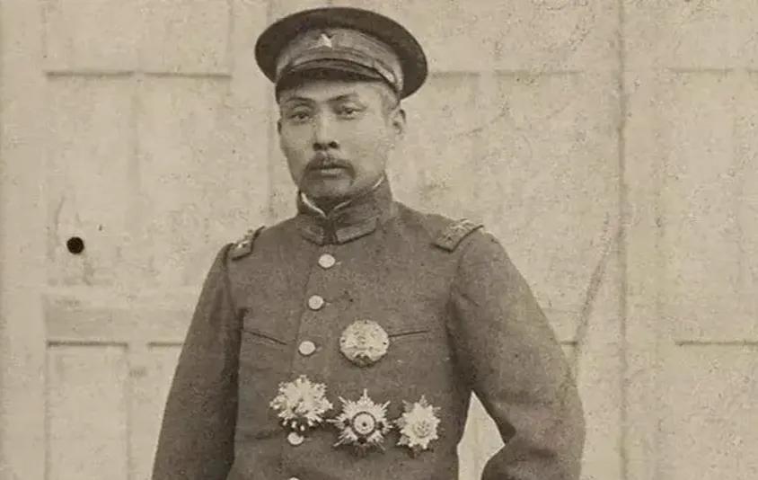 1917年，大量西伯利亚华工及侨民遭到白匪军敲诈压榨，向北洋政府紧急求援。段祺瑞